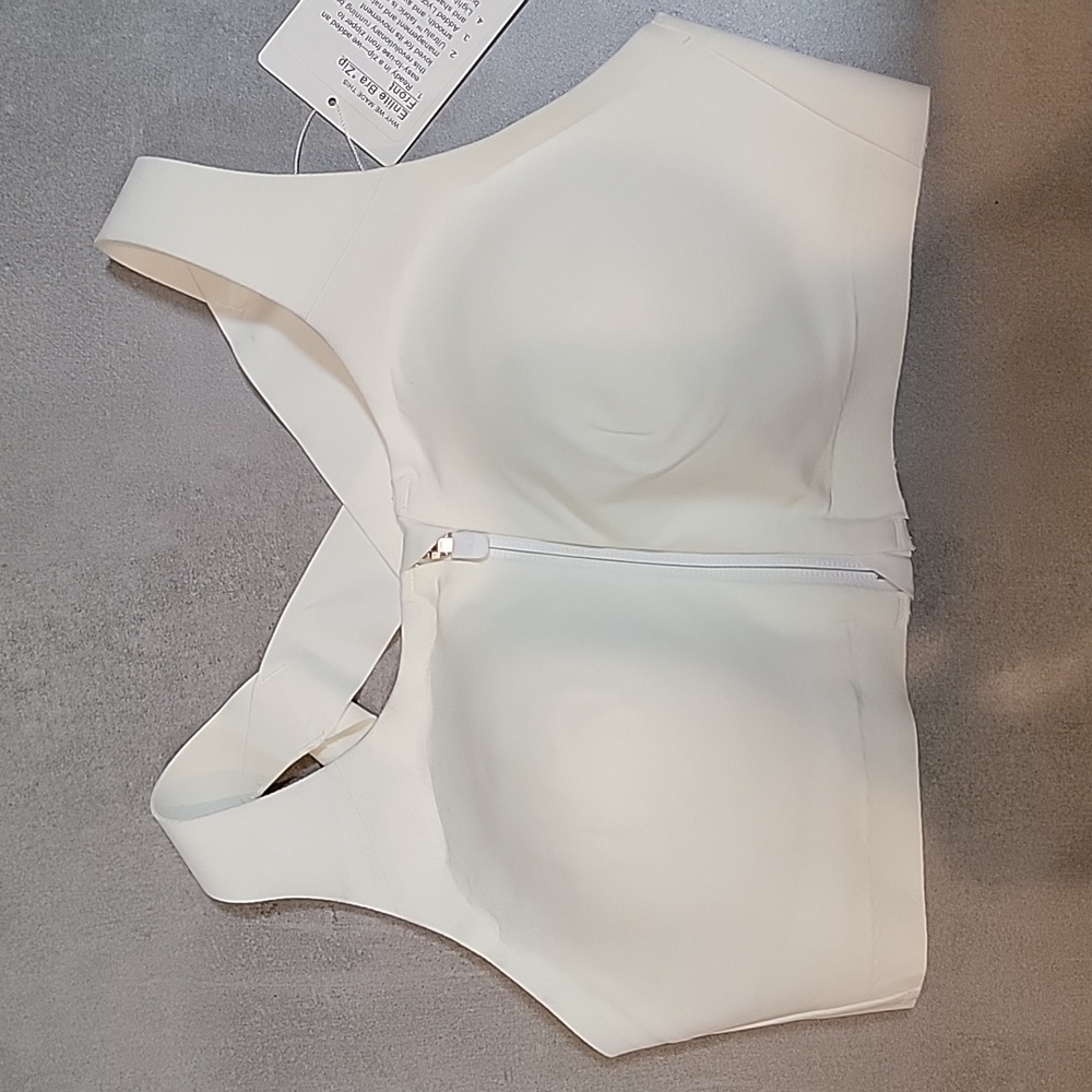 Lululemon Enlite zip front bra, white, 34D